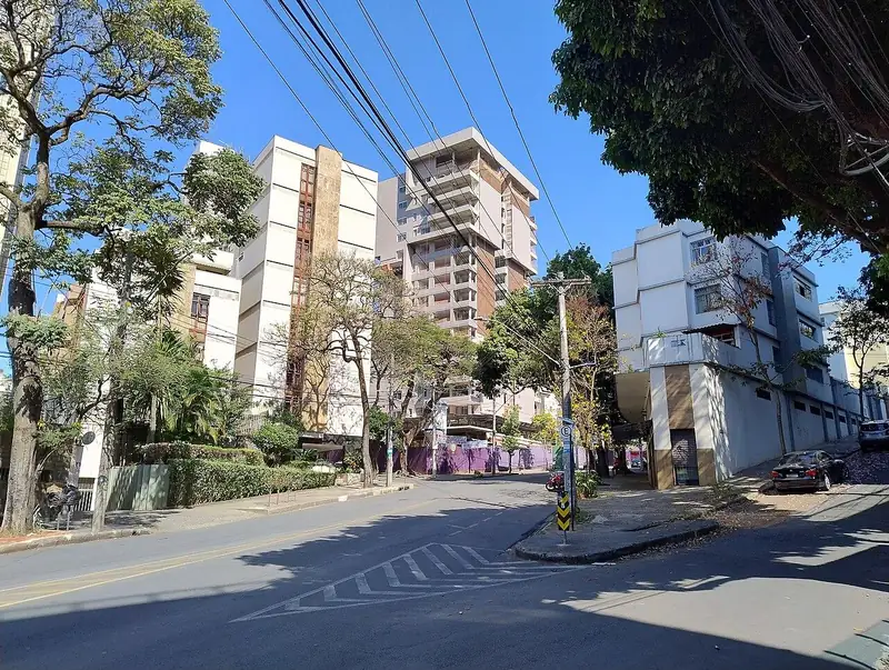 Cruzamento das ruas Francisco Deslandes e Florália, bairro Anchieta, Belo Horizonte