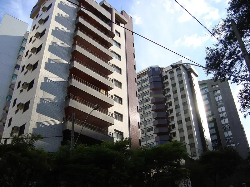 Prédios da Rua Guaicuí, bairro Luxemburgo, Belo Horizonte